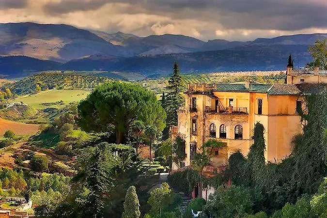 Casa en la serrania de Ronda en Malaga estación de Benaoján Сasa de vacaciones